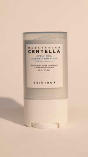 Protector Solar en Barra Suave Hialurónico - Madagascar Centella Hyalu-Cica silky Fit Sun Stick Skin 1004